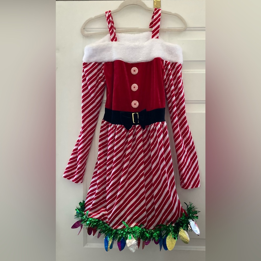 Born Famous Womens Off-the-Shoulder Velvet Holiday Dress
NWT
Size Large